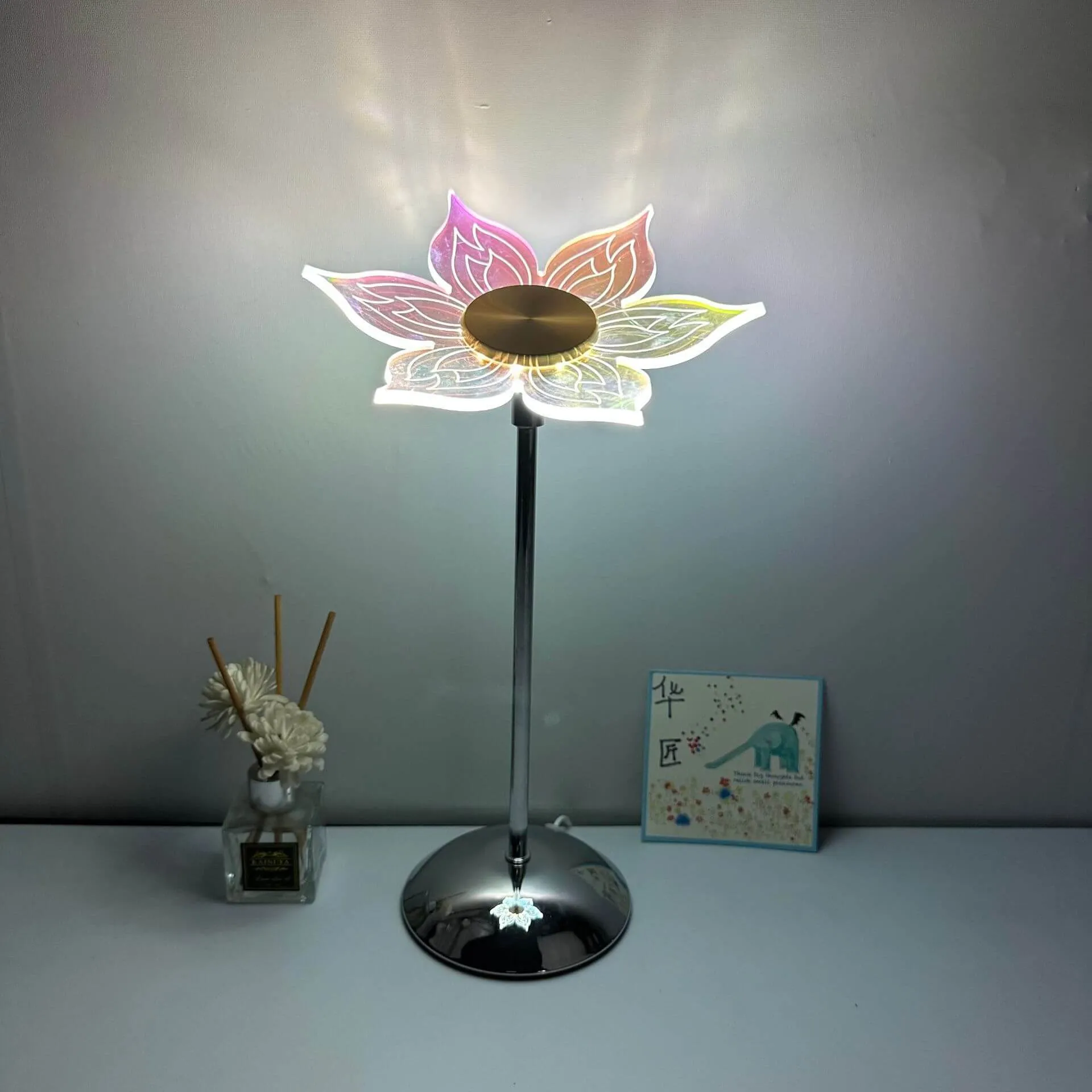 Modern Dazzling Flower Butterfly Metal Acrylic USB LED Table Lamp